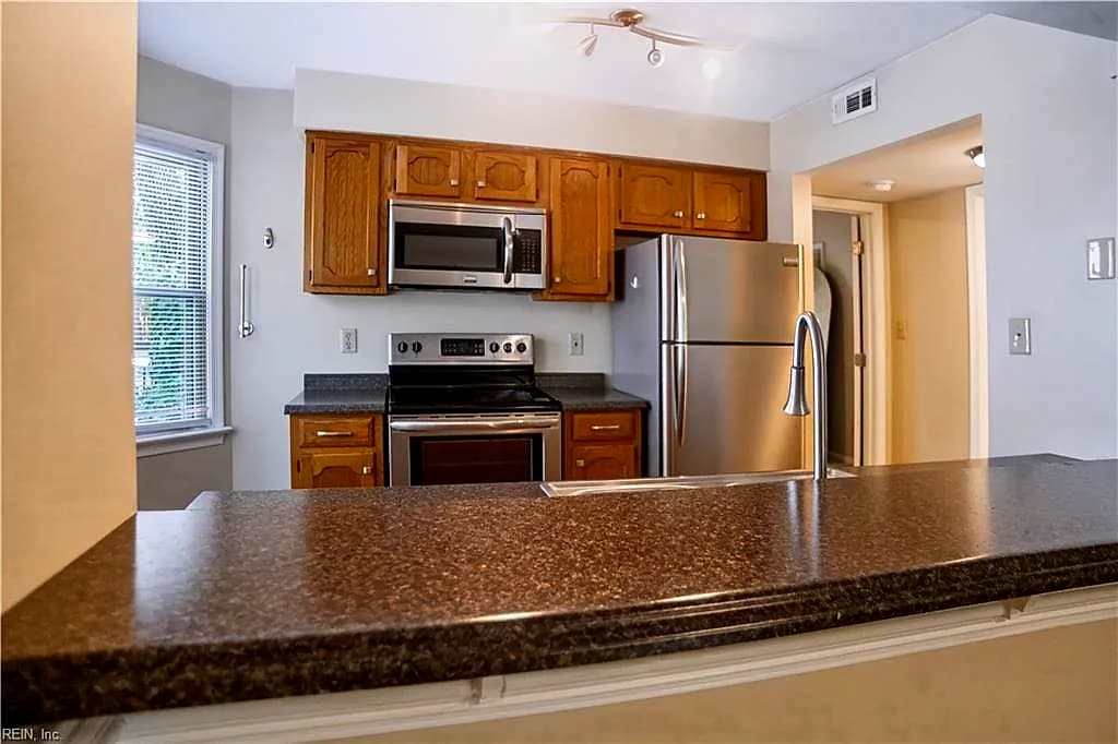 1 Academy LN, HAMPTON VA 23669 - Photo 5