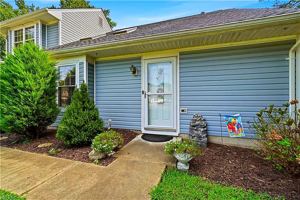 104 Springdale WAY, HAMPTON VA 23666 - Photo 5