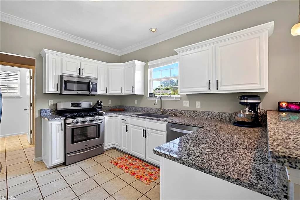 915 Foxboro DR, NEWPORT NEWS VA 23602 thumb 11