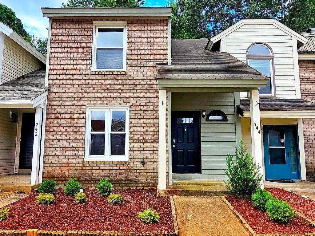 744 S Lake CIR, CHESAPEAKE VA 23322 - Photo 3