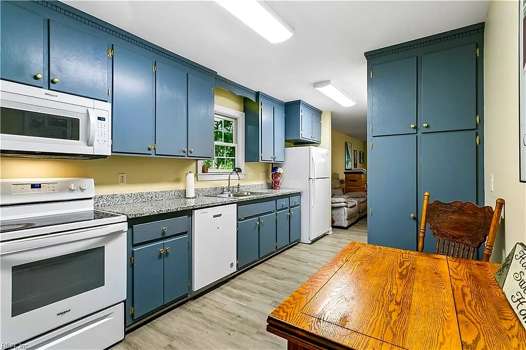 6418 Village Woods CT, GLOUCESTER VA 23061 thumb 10