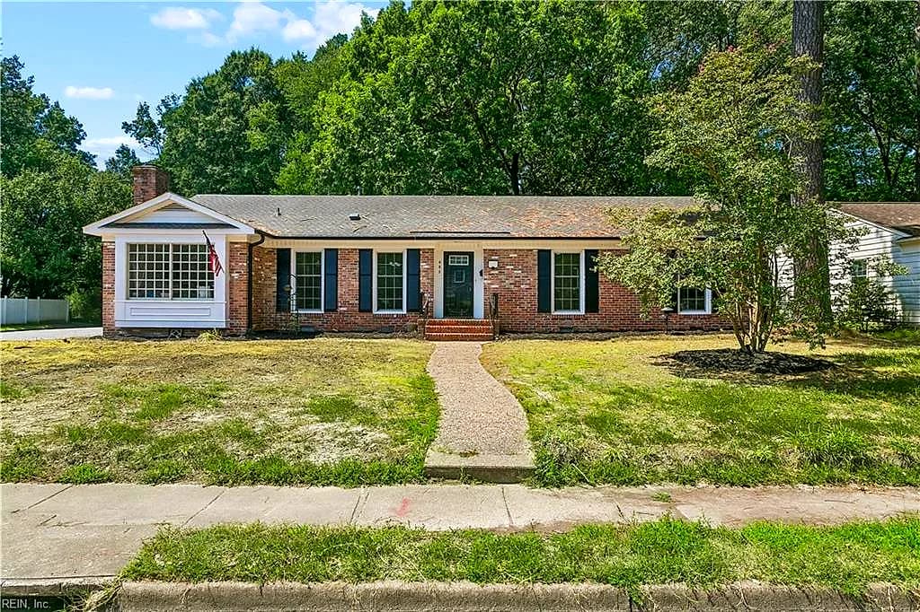 682 Village Green PW, NEWPORT NEWS VA 23602 - Photo 3