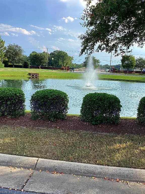 322 Holyoke LN, CHESAPEAKE VA 23320 - Photo 3