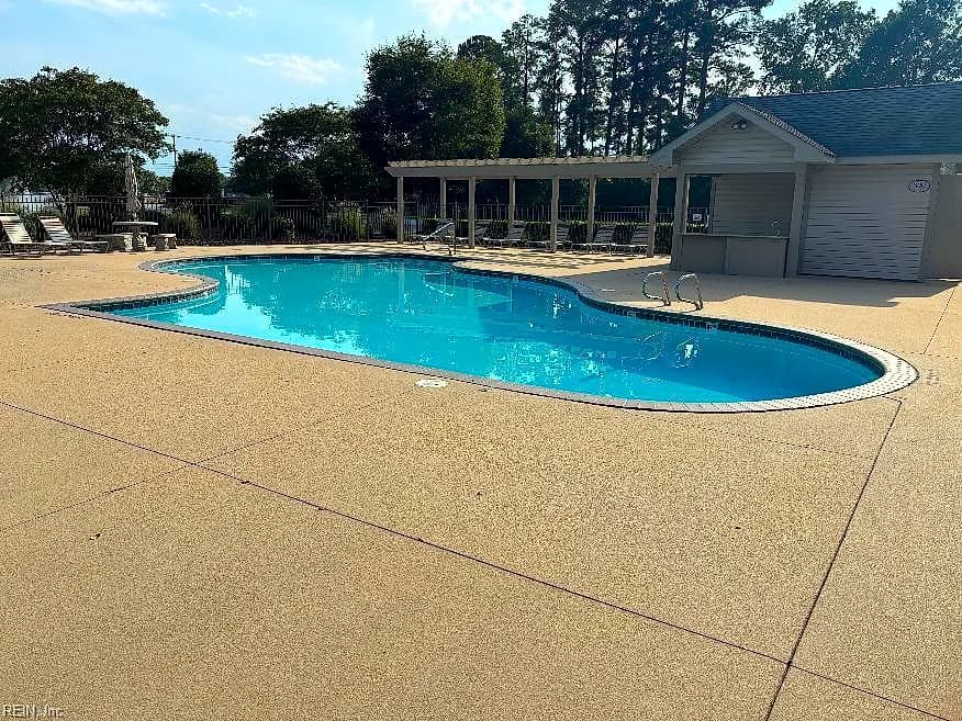 322 Holyoke LN, CHESAPEAKE VA 23320 - Photo 4