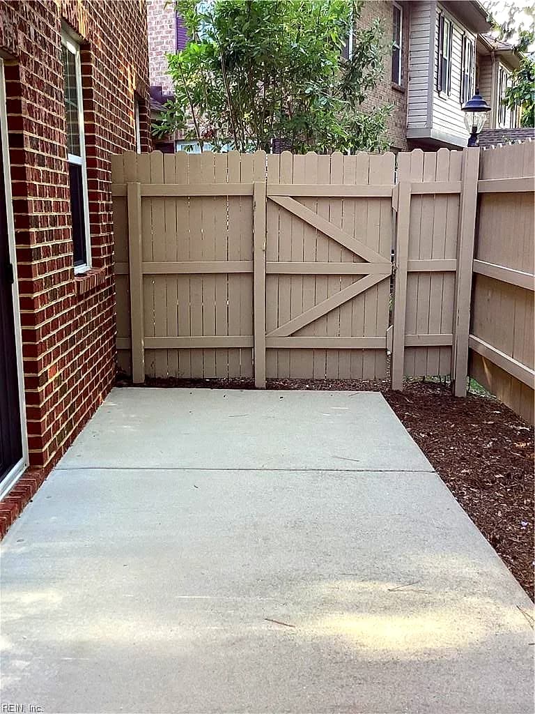 322 Holyoke LN, CHESAPEAKE VA 23320 - Photo 5