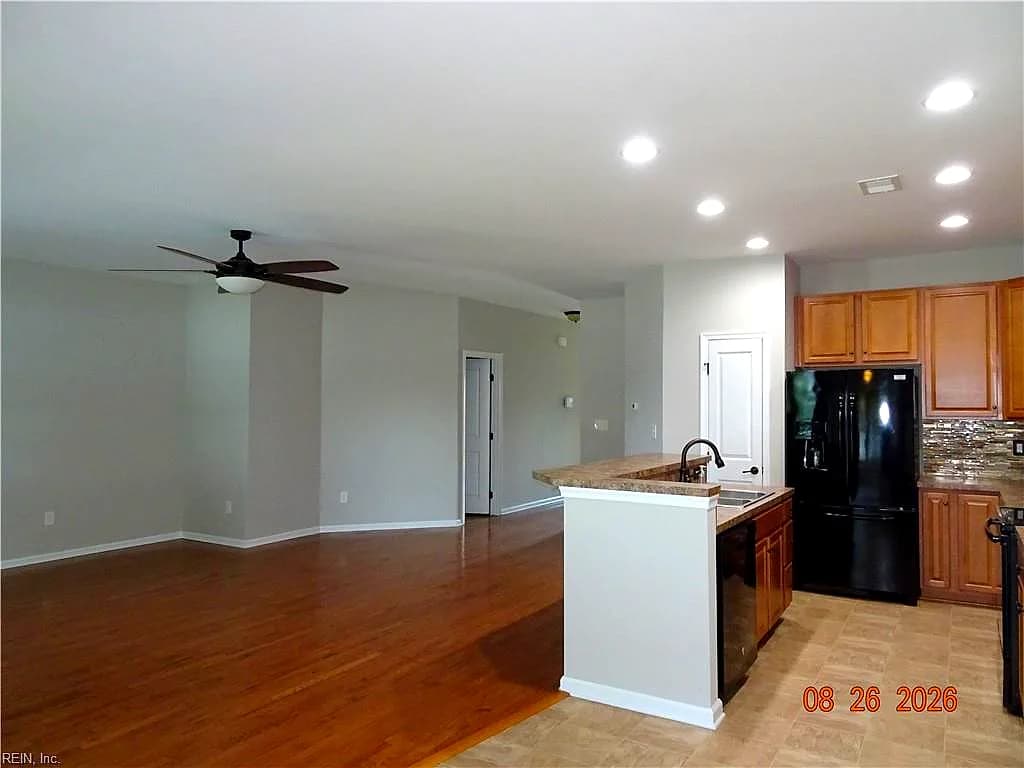 296 Concord DR, HAMPTON VA 23666 - Photo 5