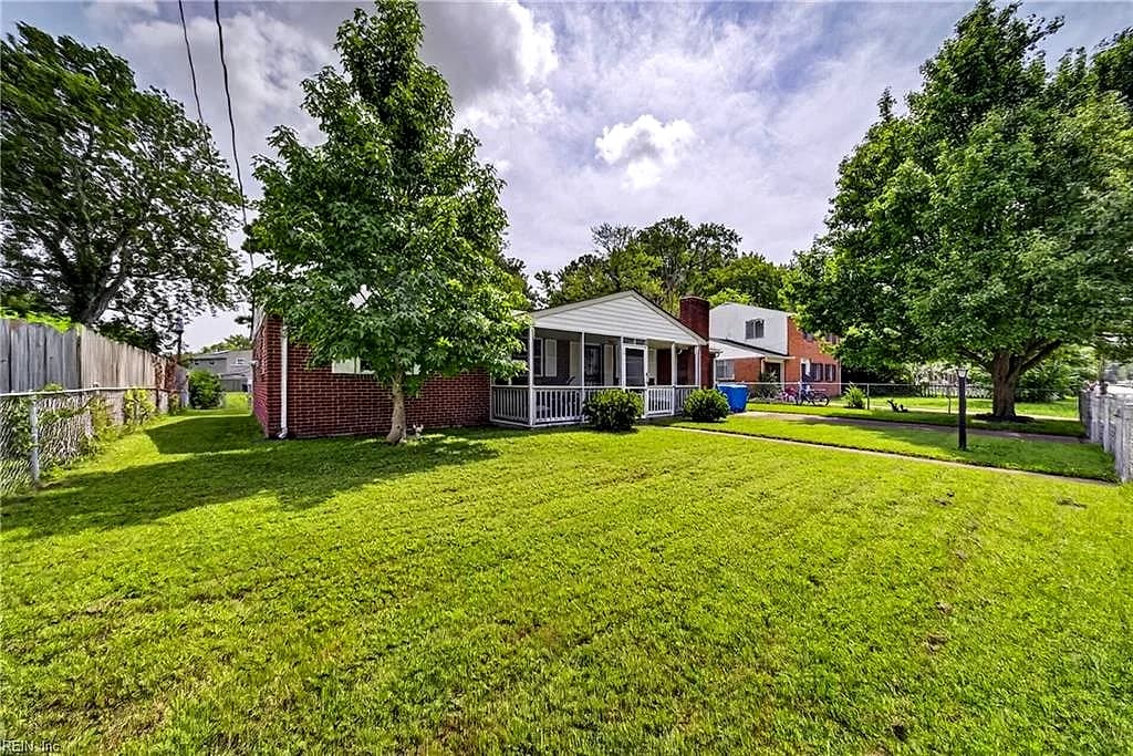 1948 Beall DR, HAMPTON VA 23663 - Photo 3