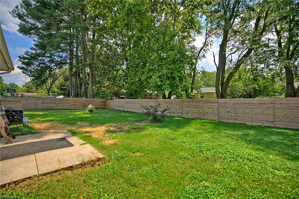 220 Larissa DR, NEWPORT NEWS VA 23601 - Photo 5