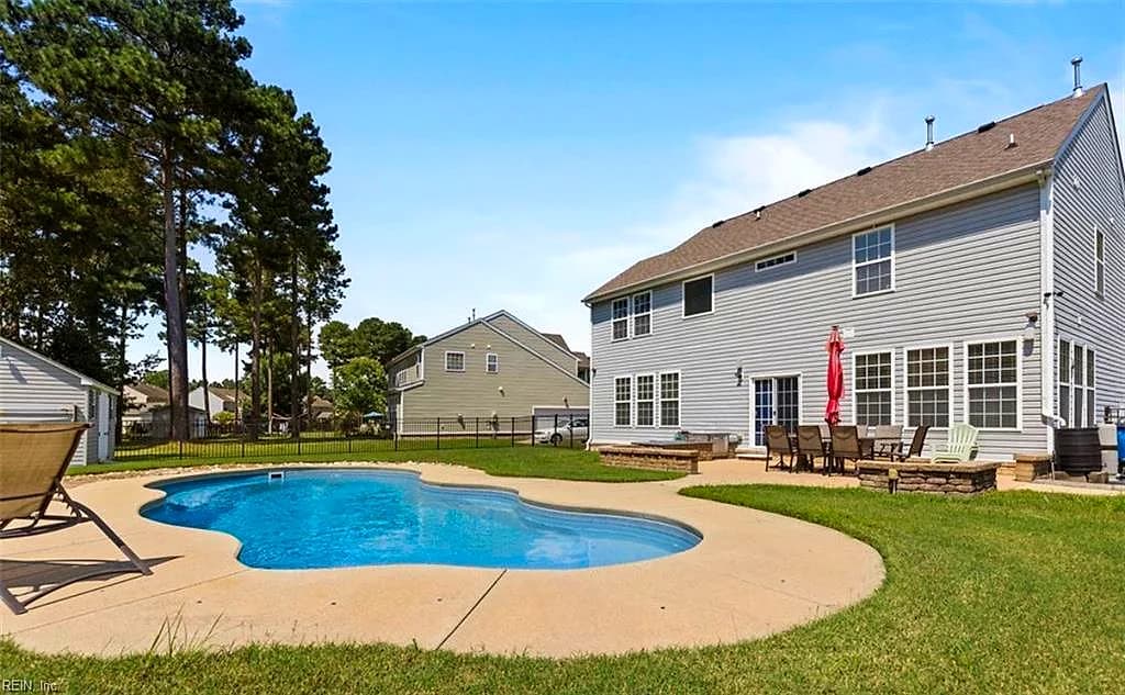 224 Wellington Cir CIR, SMITHFIELD VA 23430 - Photo 4