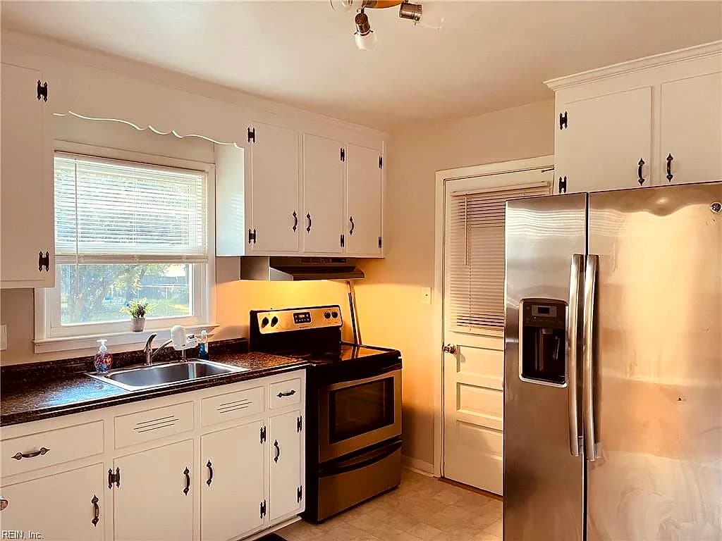 1112 Wilson RD, SMITHFIELD VA 23430 - Photo 5