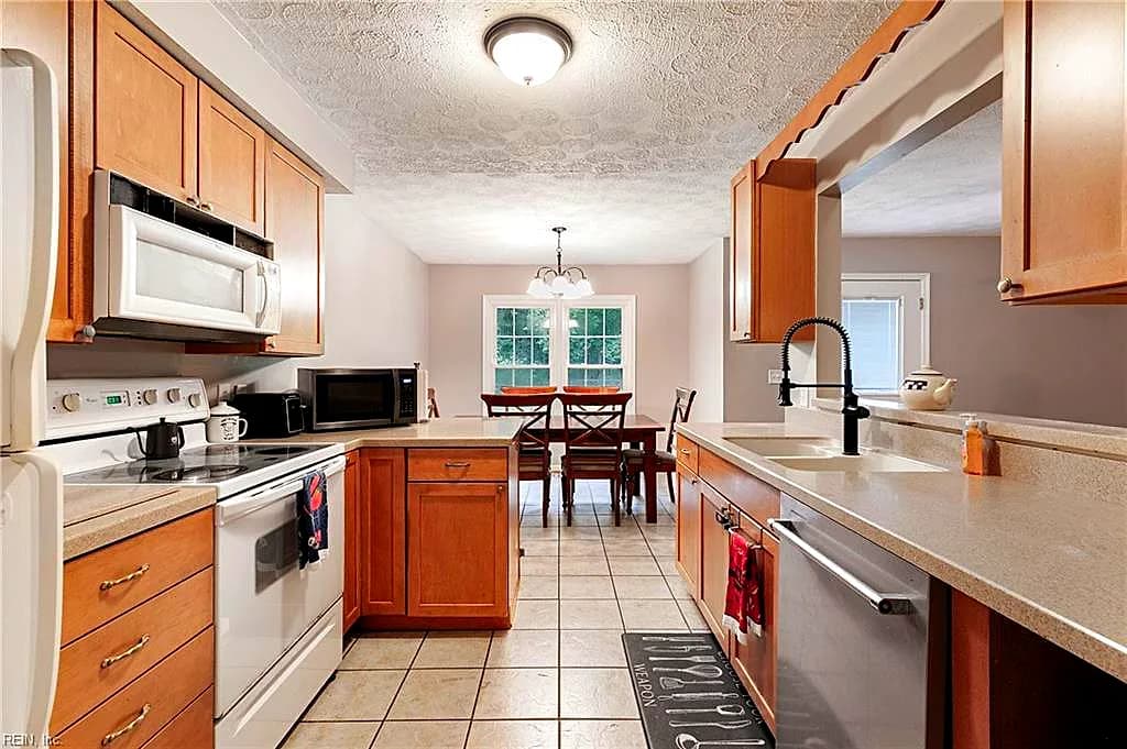 8174 Lord Fairfax CIR, GLOUCESTER VA 23061 thumb 9