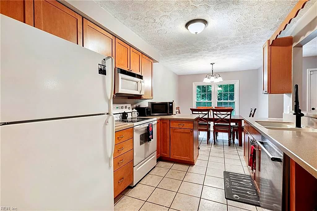 8174 Lord Fairfax CIR, GLOUCESTER VA 23061 thumb 10