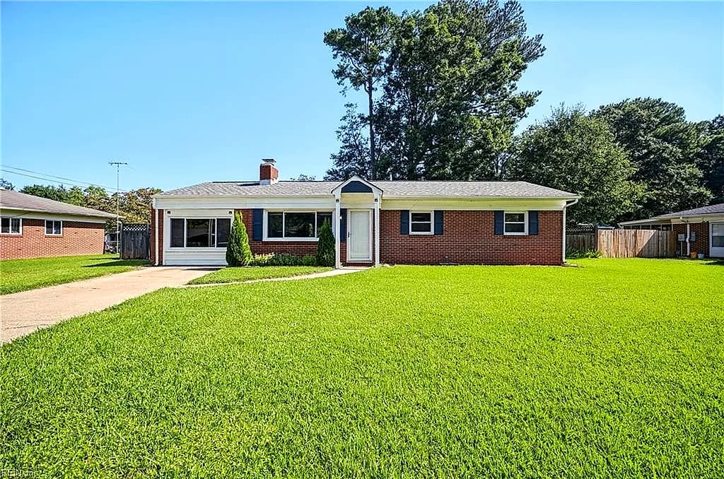 313 Sparrow RD, CHESAPEAKE VA 23325 - Main photo