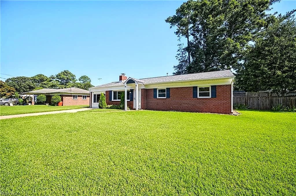 313 Sparrow RD, CHESAPEAKE VA 23325 - Photo 3