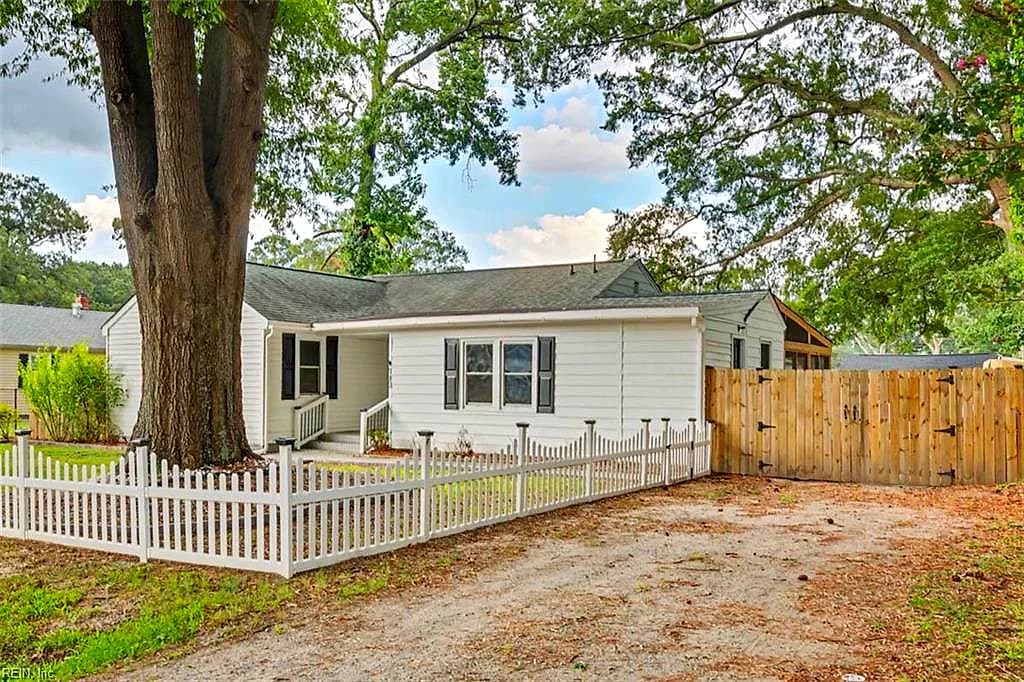 712 Paul ST, NEWPORT NEWS VA 23605 - Photo 2