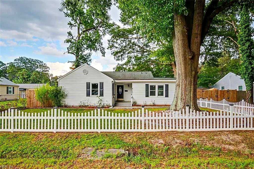 712 Paul ST, NEWPORT NEWS VA 23605 - Photo 3