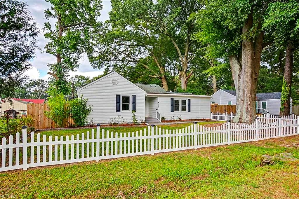 712 Paul ST, NEWPORT NEWS VA 23605 - Photo 4