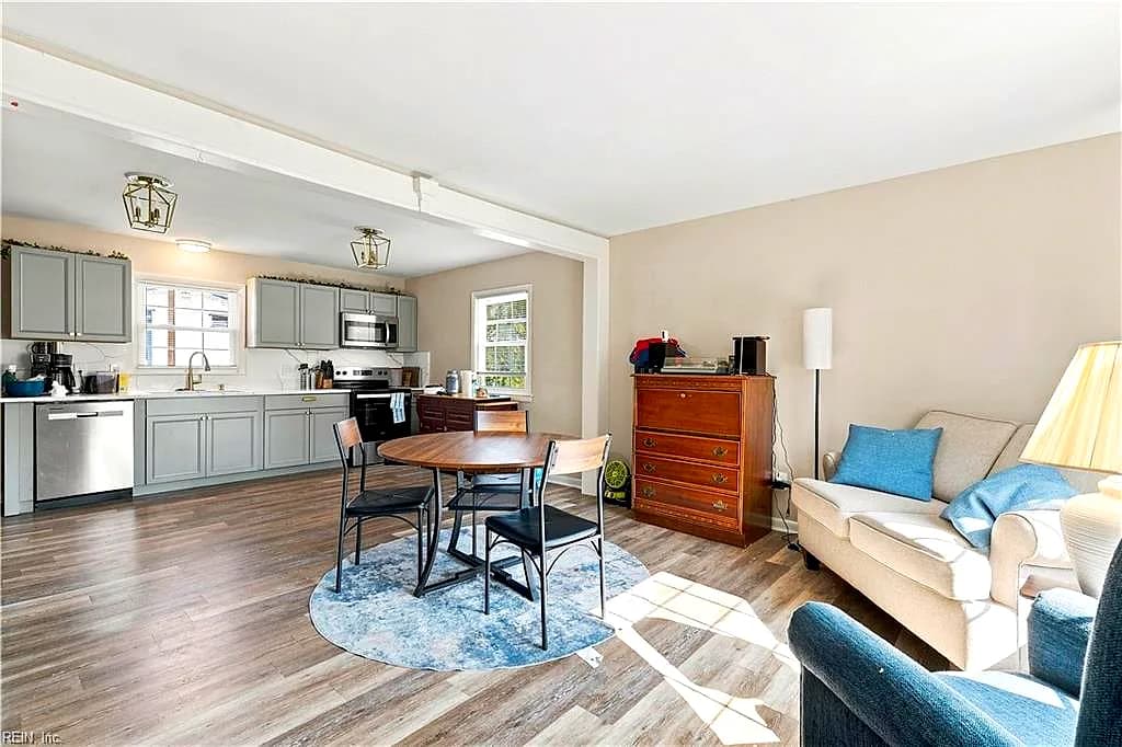 703 S Fallon CT, HAMPTON VA 23661 - Photo 3