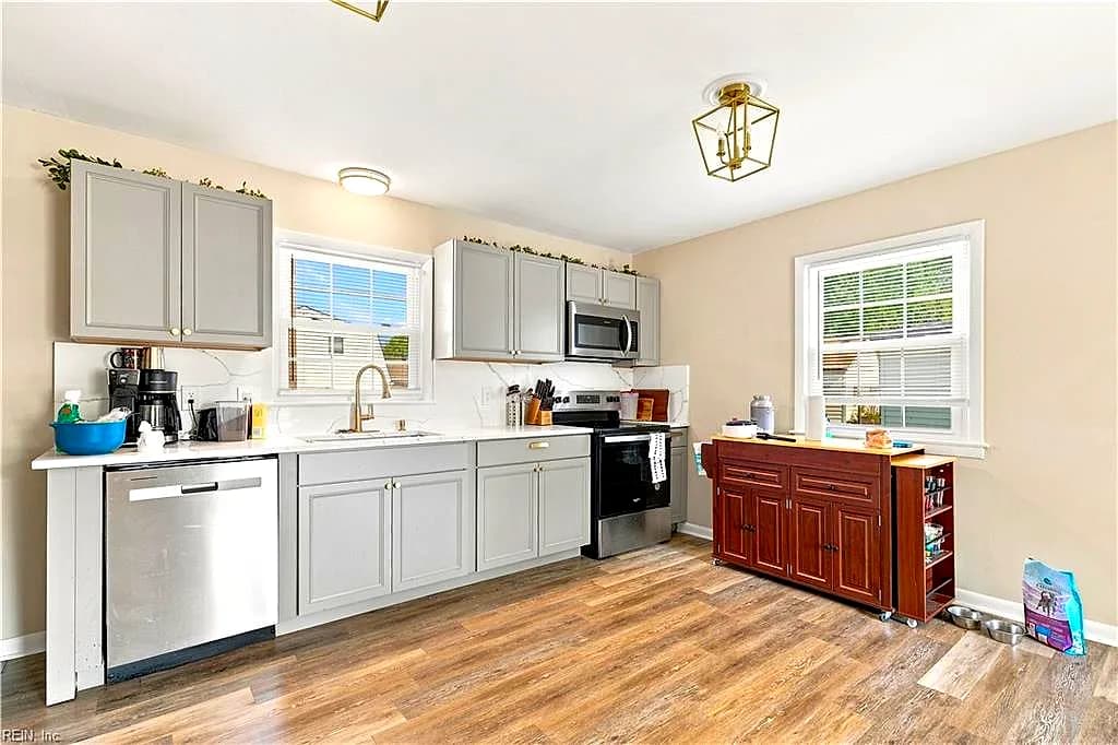 703 S Fallon CT, HAMPTON VA 23661 - Photo 5