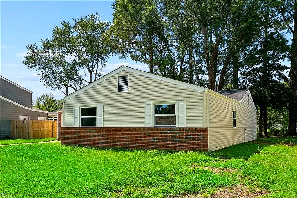 204 Greenwell DR, HAMPTON VA 23666 - Photo 5