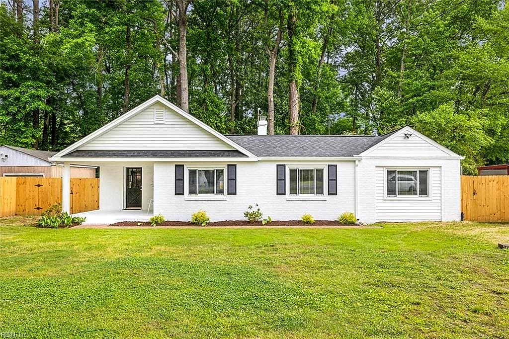 112 Oak ST, YORKTOWN VA 23693 - Main photo