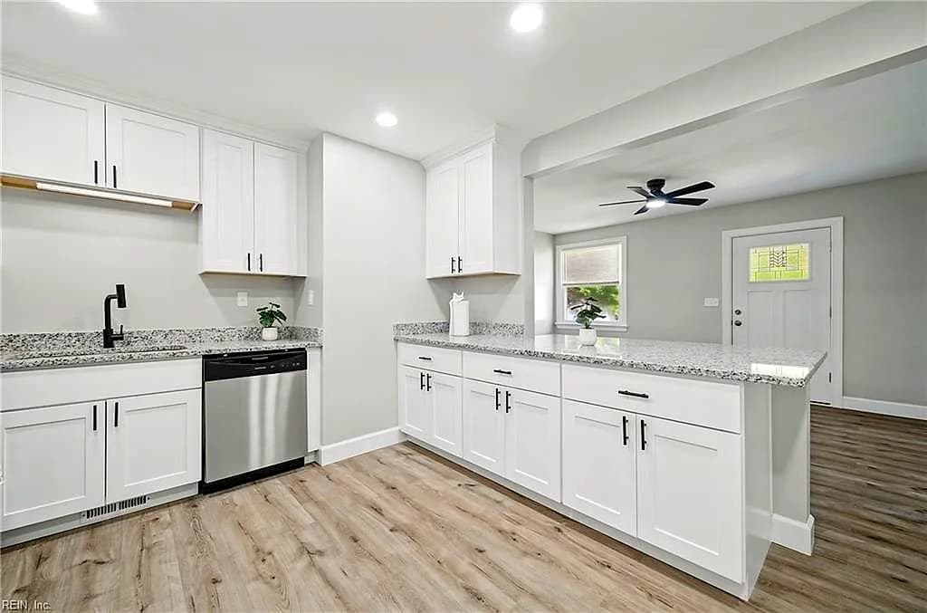 65 Cavalier RD, HAMPTON VA 23669 thumb 9