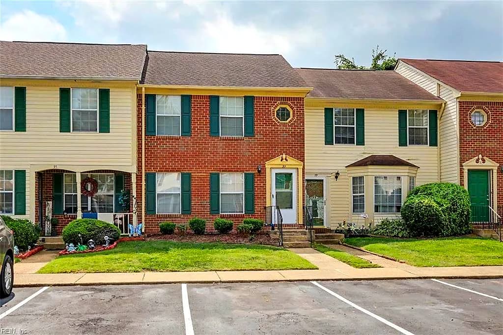 37 S Gawain WAY, HAMPTON VA 23669 - Photo 2