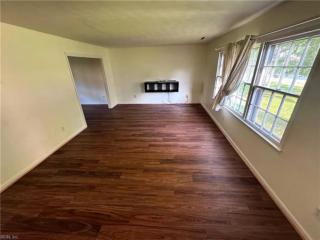 1039 Windjammer DR, HAMPTON VA 23669 - Photo 5