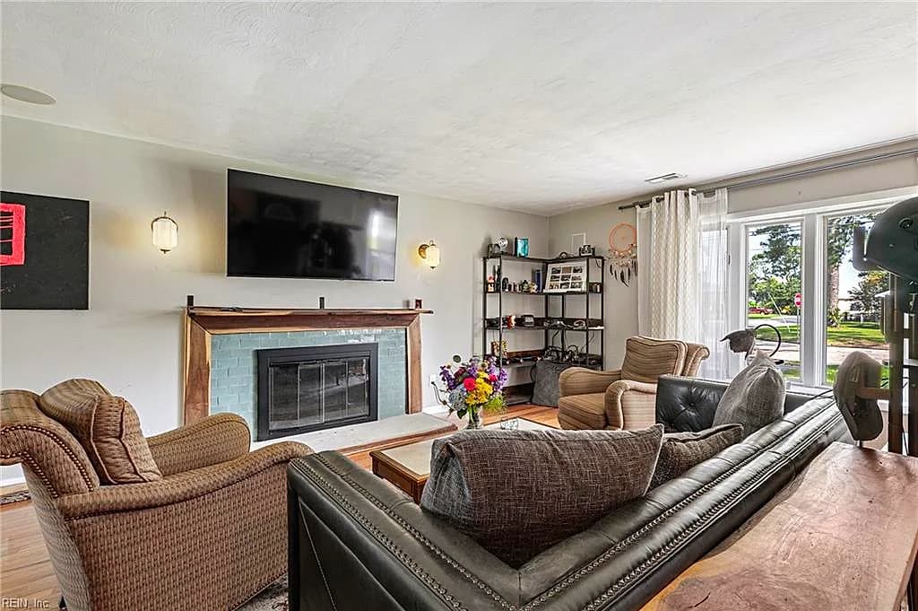 423 W Gilbert ST, HAMPTON VA 23669 - Photo 5