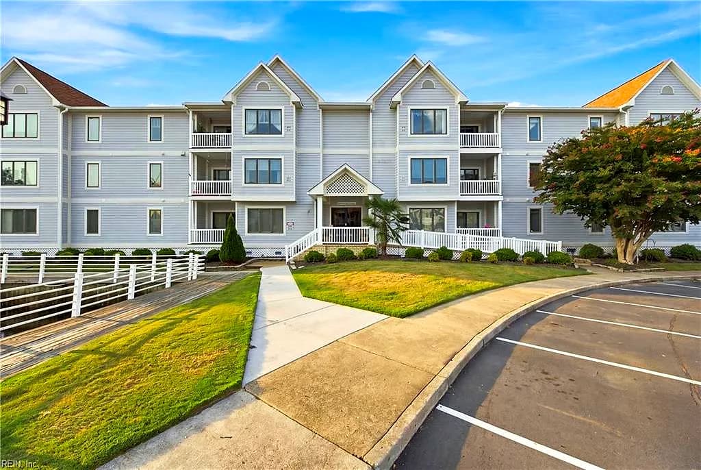 5 Harbor Watch DR #405, CHESAPEAKE VA 23320 - Photo 3