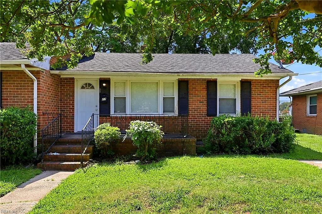 27 Carver CIR, PORTSMOUTH VA 23701 - Photo 2