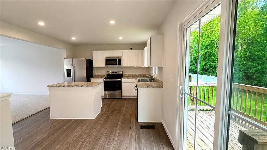 2044 Petersen WAY, SUFFOLK VA 23434 - Photo 3