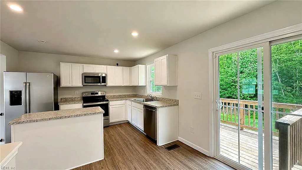2044 Petersen WAY, SUFFOLK VA 23434 - Photo 4