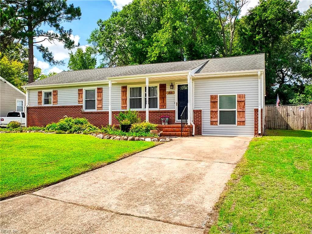 1056 Saint Julian DR, CHESAPEAKE VA 23323 - Main photo