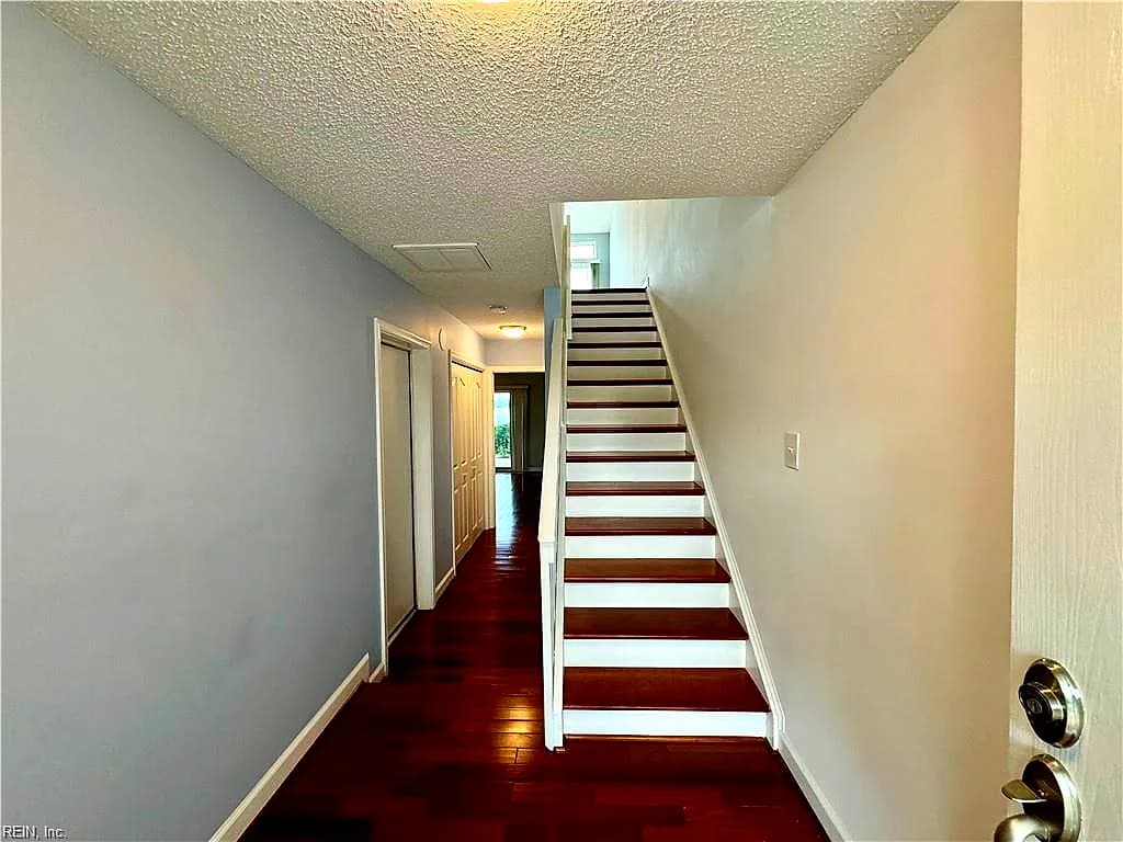 9548 Bay Front DR, NORFOLK VA 23518 - Photo 4