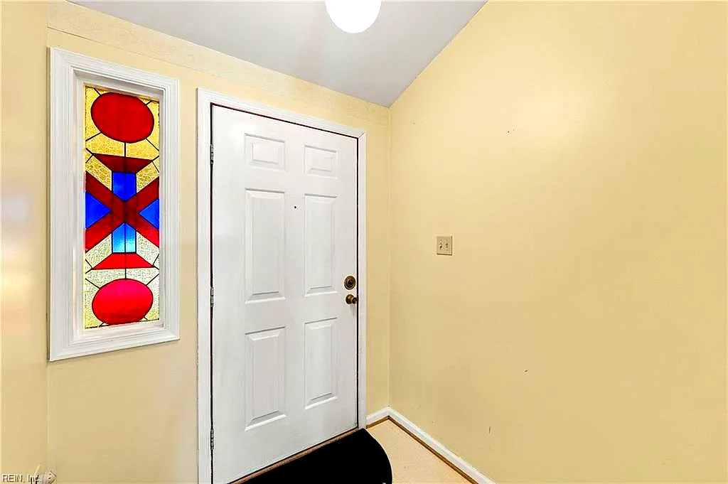 555 Dellwood DR, NEWPORT NEWS VA 23602 - Photo 4
