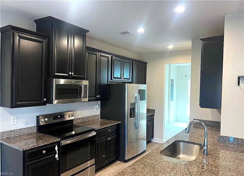 242 Goldenstar LN, PORTSMOUTH VA 23701 - Photo 3