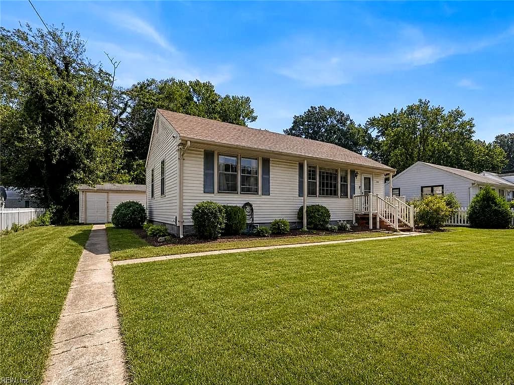 1214 Tyler AVE, NEWPORT NEWS VA 23601 - Photo 2