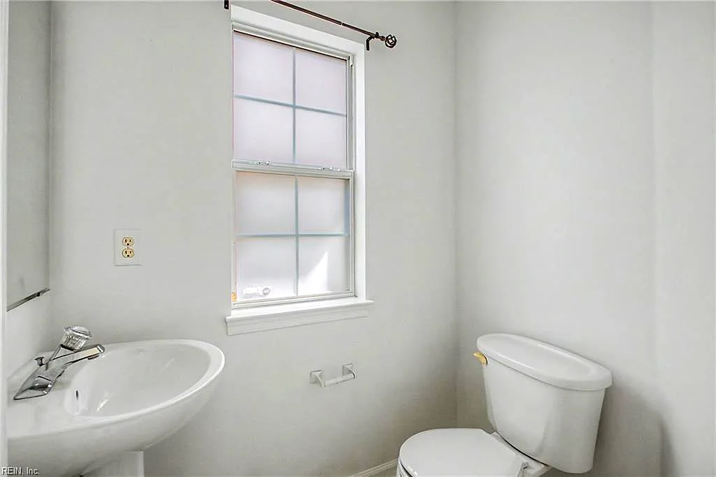 960 Drivers LN, NEWPORT NEWS VA 23602 - Photo 3
