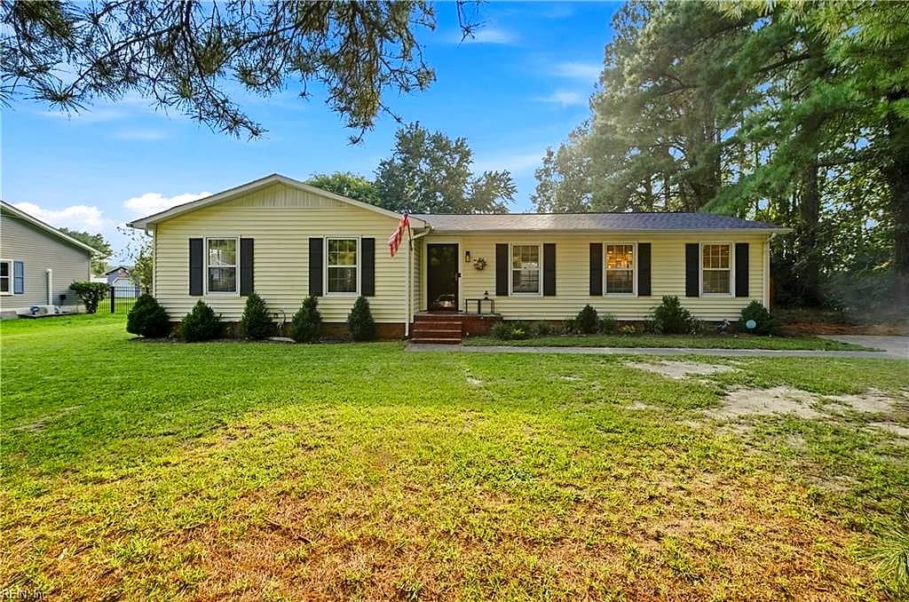 1610 Colonial AVE, SMITHFIELD VA 23430 - Photo 2