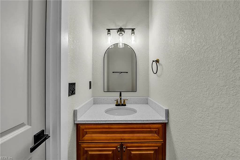 402 Bullock ST, SUFFOLK VA 23434 - Photo 5