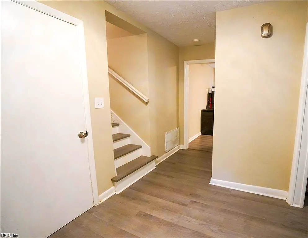 22 Mimosa CRES, HAMPTON VA 23661 thumb 8