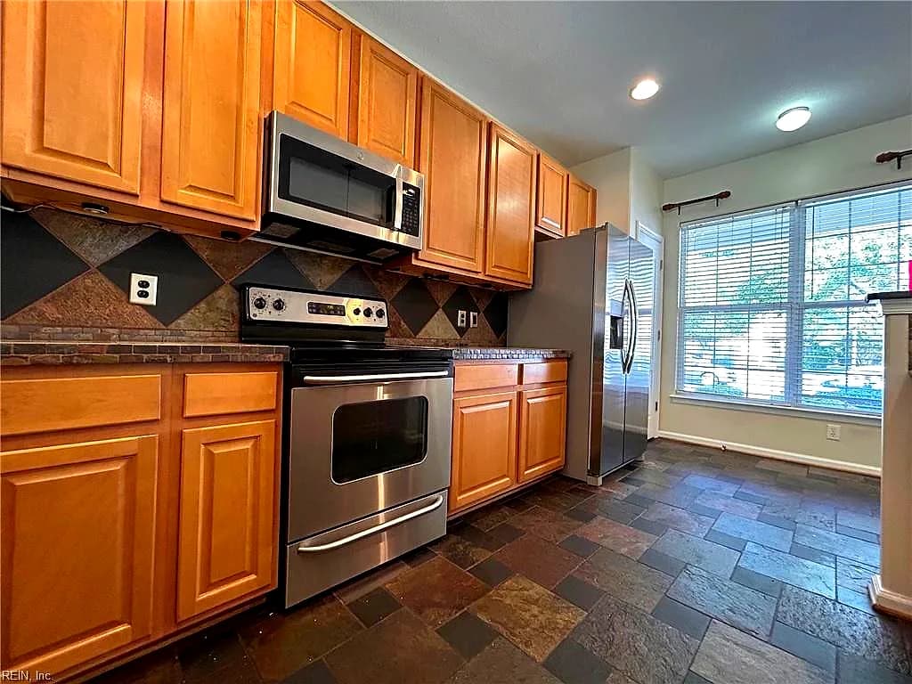 927 Hunley DR, VIRGINIA BEACH VA 23462 - Photo 5