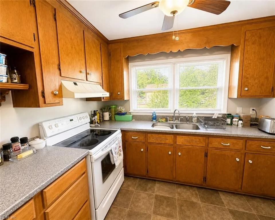 205 Joanne DR, SEAFORD VA 23696 thumb 10