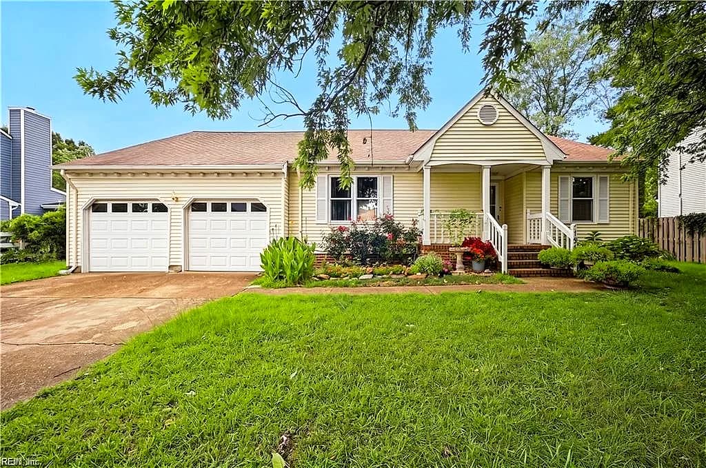 1961 Ravencroft LN, VIRGINIA BEACH VA 23454 - Main photo