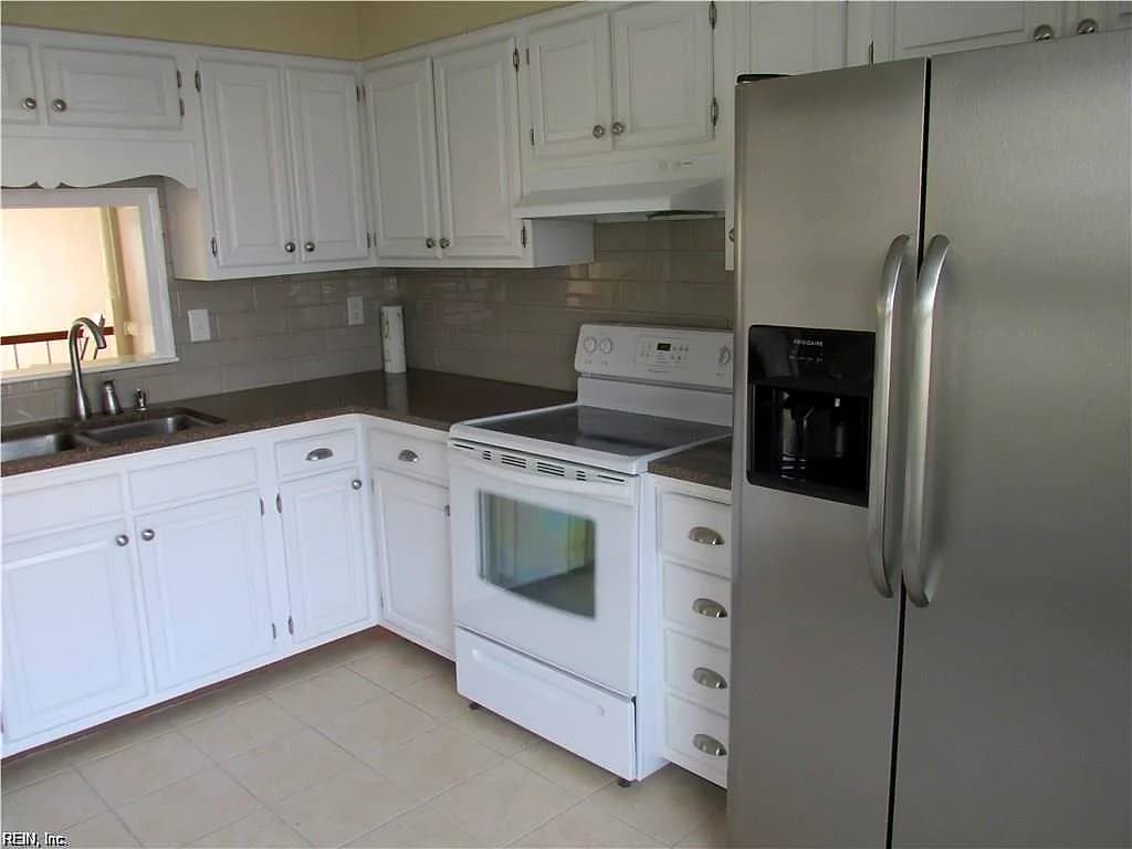 4701 WOODS EDGE RD, VIRGINIA BEACH VA 23462 - Photo 4