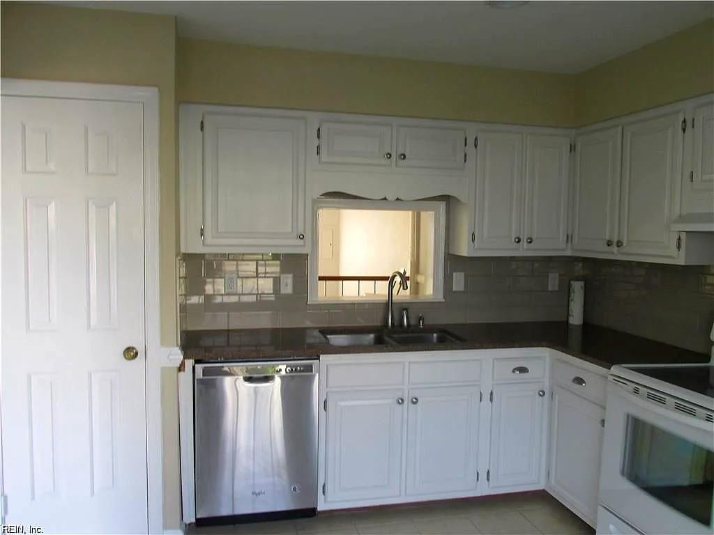 4701 WOODS EDGE RD, VIRGINIA BEACH VA 23462 - Photo 5
