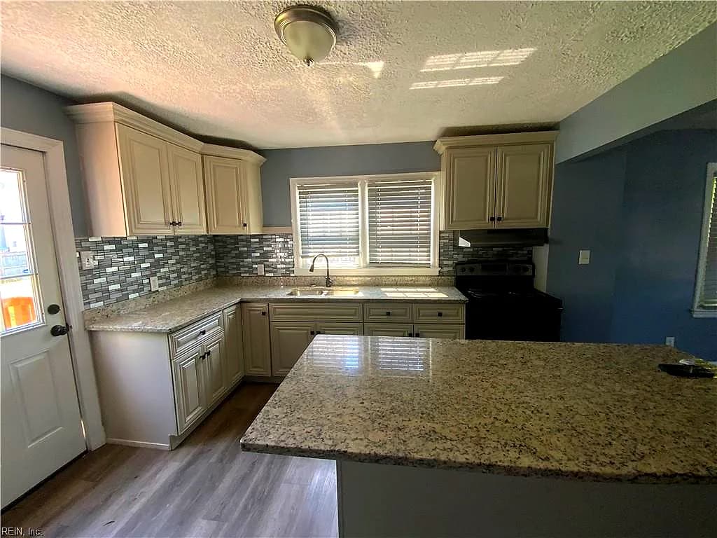 1118 N Mallory ST, HAMPTON VA 23661 - Photo 4