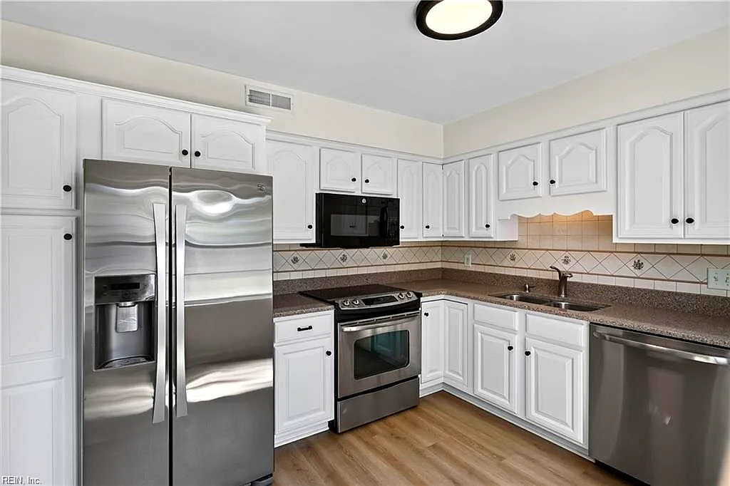 5229 Stratford Chase DR, VIRGINIA BEACH VA 23464 - Photo 3