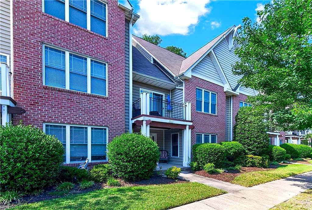 911 Eastfield LN, NEWPORT NEWS VA 23602 - Main photo